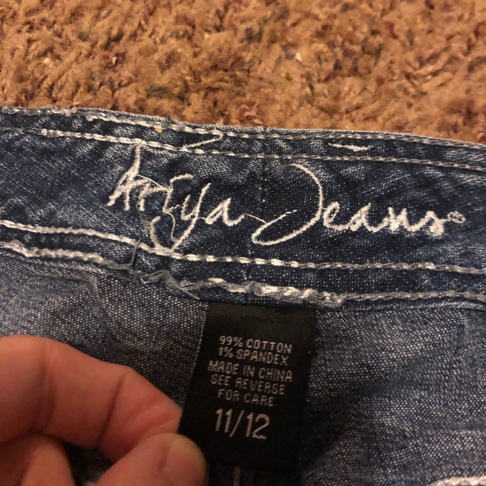 Ripped capris - Picture 2 of 2